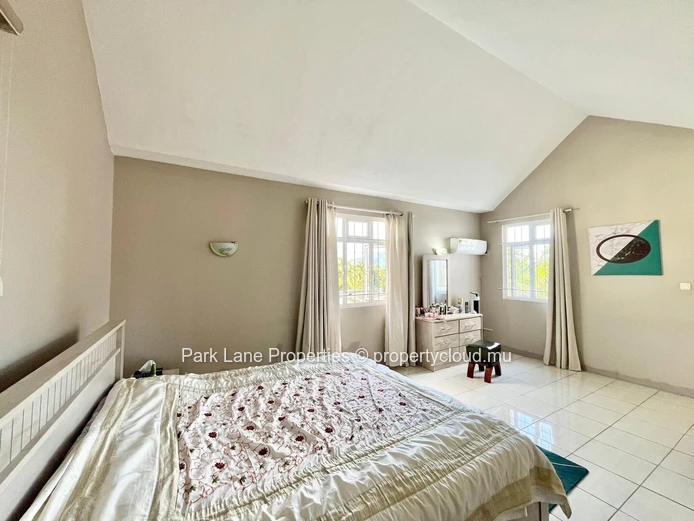 Grande Villa Familiale à Vendre à Quatre Bornes