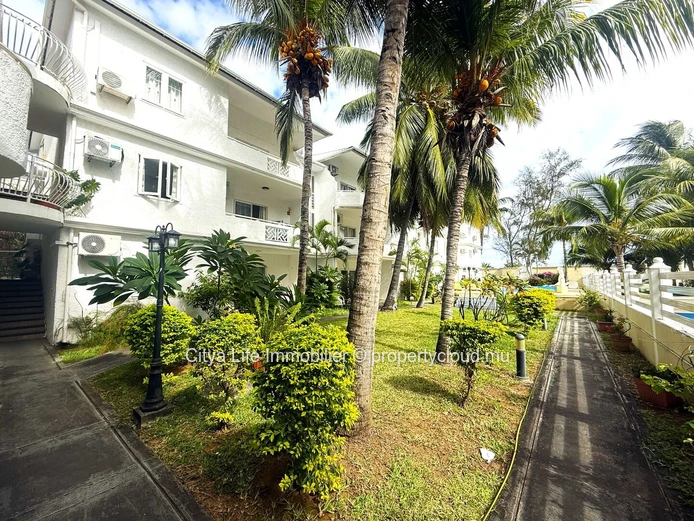 Charming Furnished Apartment with Sea Views in Flic en Flac