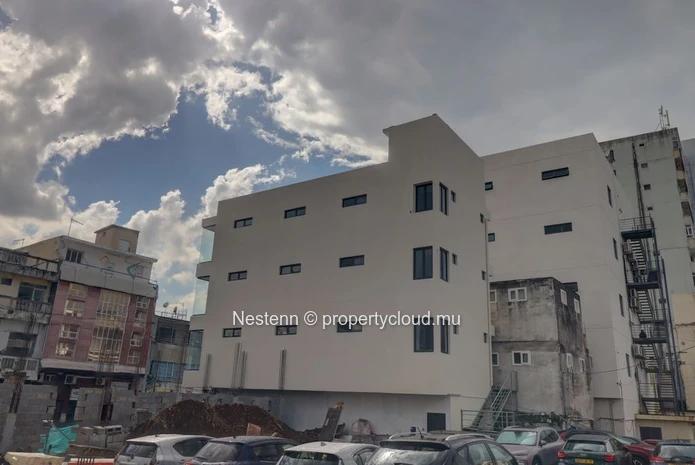 Investissez au cœur de Port-Louis: Bâtiment commercial moderne – Emplacement stratégique, prêts à exploiter