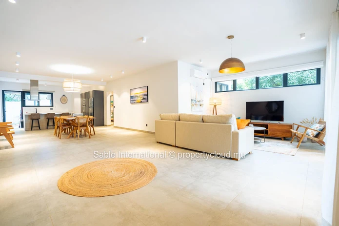 Appartement Tamarin, Rivière Noire - Black River, 180m², 3 chambres, piscine privée, meublé, proche commodités.