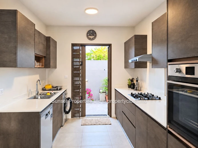 Modern Apartment | Garden Level | Peaceful & Residential Neighbourhood