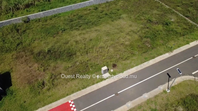Residential & Mixed-Use Land in Pierrefonds