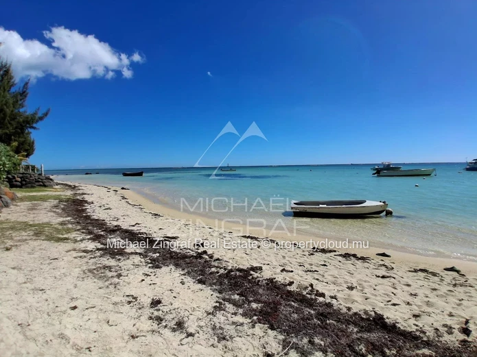 1-Bedroom Duplex with Direct Beach Access – Pereybere