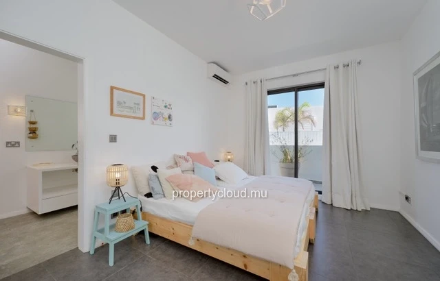 FOR SALE – 3-bedroom penthouse with sea view, Pereybere