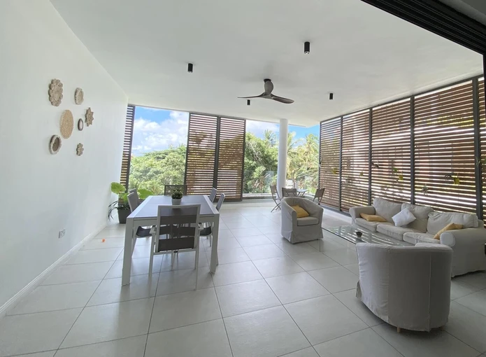 For rent - Apt - Pointe aux Canonniers: partial sea view - 3 en-suite bedrooms - covered terrace - communal pool - gy...