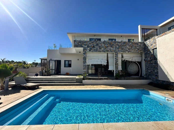 Élégante villa de 4 chambres à louer avec piscine privée et vue mer à Flic en Flac - Ile Maurice