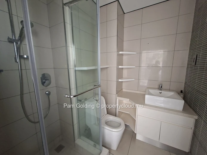Appartement de deux chambres, idéalement situé au cœur de Grand Baie, à La Croisette.