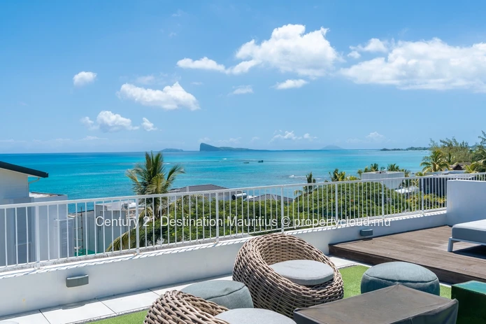 Penthouse with 360° Rooftop Terrace – Pointe aux Canonniers