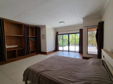 6 Bedroom Villa