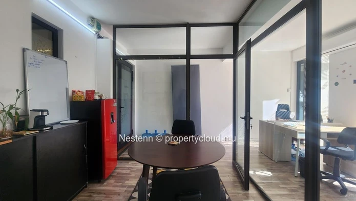 Furnished office space in Ebène of 28 m², air conditioning, private lift, secured parking, mountain view, and close t...