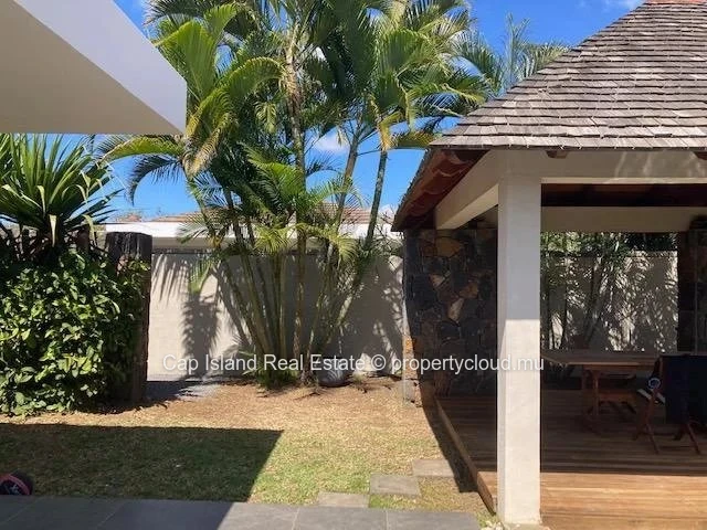 Grand Baie – Élégante villa de 4 ch avec piscine en roche volcanique
