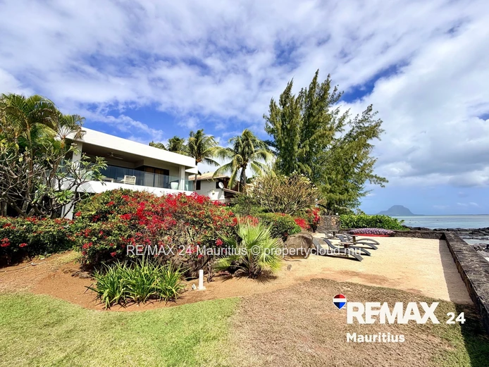 Beachfront Apartment with Unobstructed Ocean Views in Tamarin