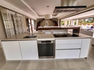5 Bedroom Villa