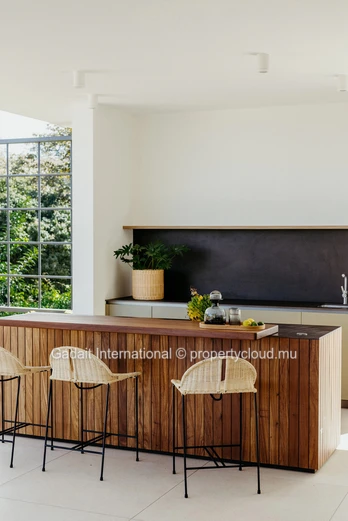 Villa de Luxe de Plain-Pied à Vendre à Bel Ombre – Piscine à Débordement de 14 Mètres et Domaine Golfique Prestigieux...