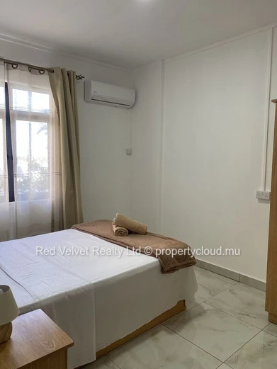 Appartement de 2 chambres au rez-de-chaussée à louer – Flic en Flac | Jardin | Rs 43,000