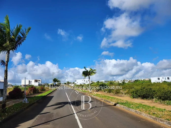 HIGHLANDS  -  Residential plot for sale  -  684.08 sqm