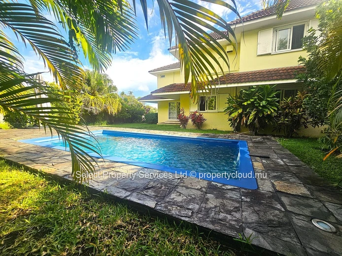 Charming spacious 4 Bedroom House for Sale in Floreal
