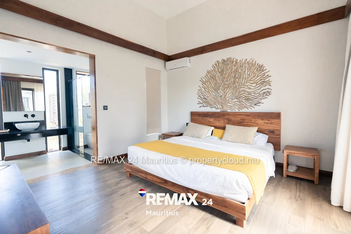 Superb contemporary 3-bedroom villa with private pool, landscaped garden and high ceilings.