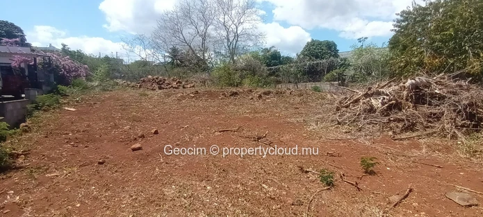 Albion Morc Berjeeraz residential plot of land 1185 sqm. (Sole Mandate)