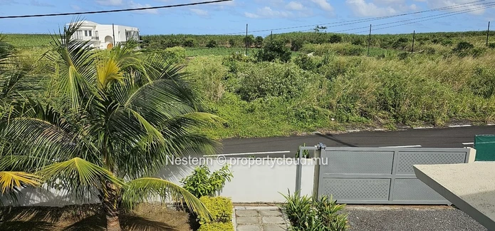 Well-located 4-bedroom house with garage & terraces