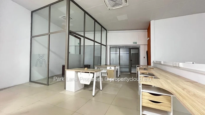 High exposure commercial building in the heart of Quatre Bornes – Exceptional visibility 