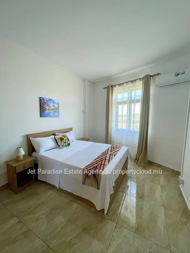 Appartement moderne de 2 chambres avec piscine