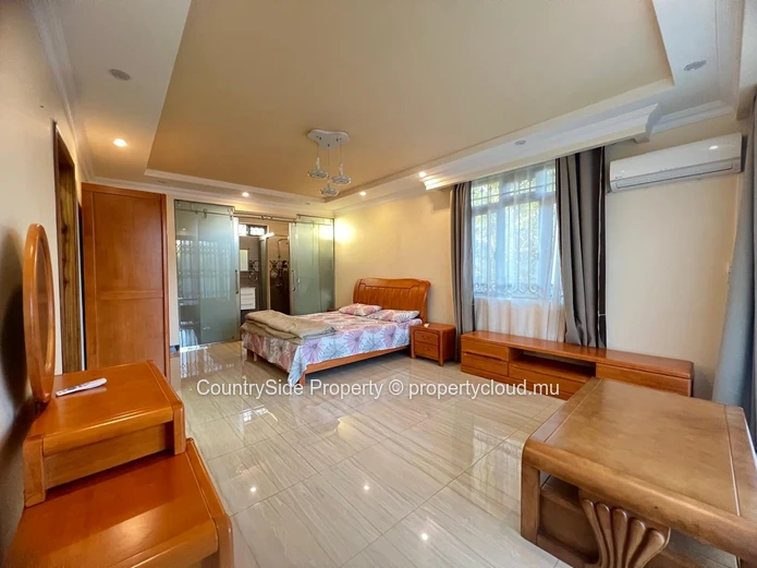 Villa spacieuse de 4 chambres avec bureau et vue sur le toit-terrasse