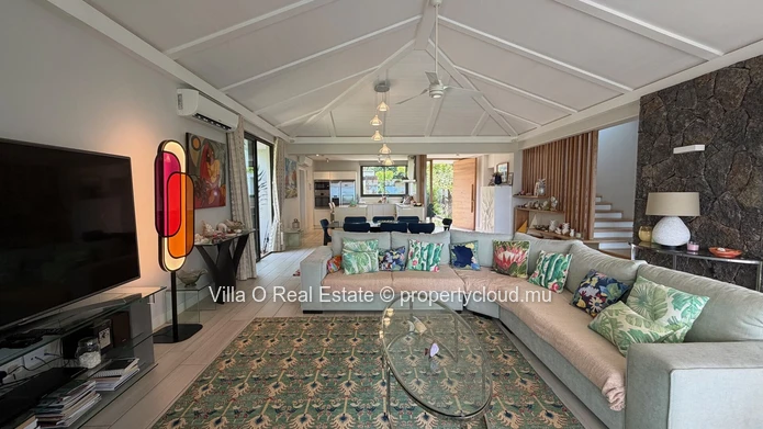 Sublime vue mer turquoise de cette jolie villa, sa belle terrasse et gazebo avec piscine a debordement, situee en res...