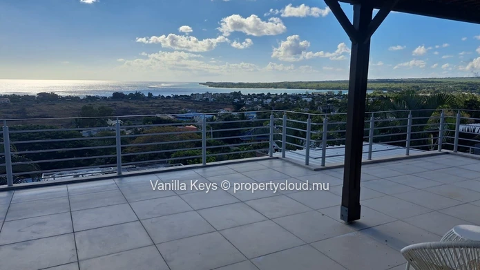 Gorgeous Duplex with views on long term rental in Tamarin