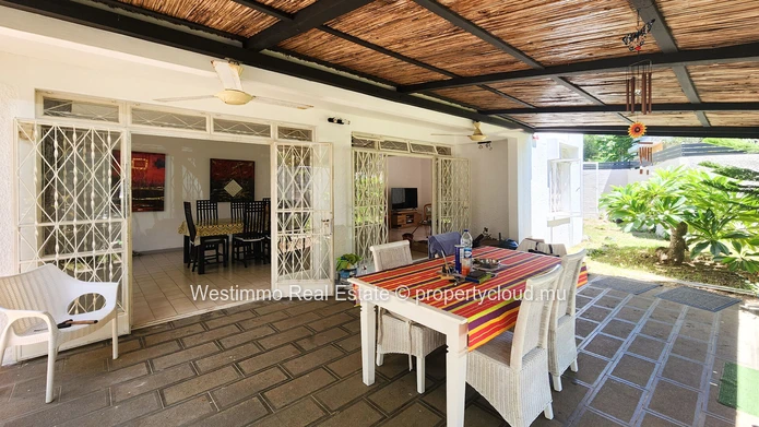 Maison familiale rénovée à louer à Rivière Noire avec piscine