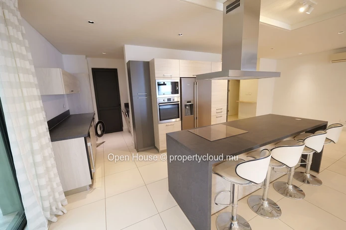 Luxurious Waterfront Villa with Private Pool in Rivière Noire - Black River Area - 237m² living space - Boat Garage -...