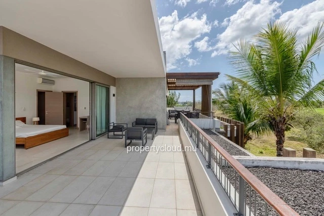 A vendre penthouse de 3 chambres en suite accessible aux étrangers à Mont Choisy.
