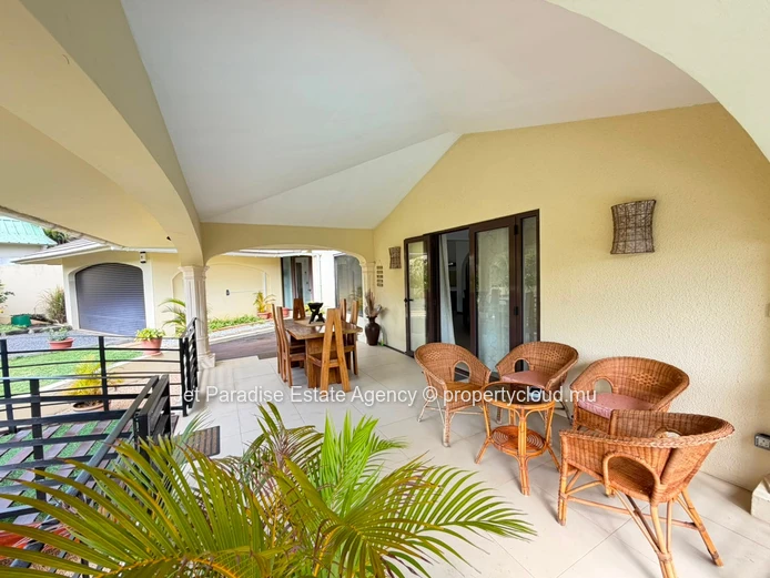 Stunning 4-Bedroom Villa with pool