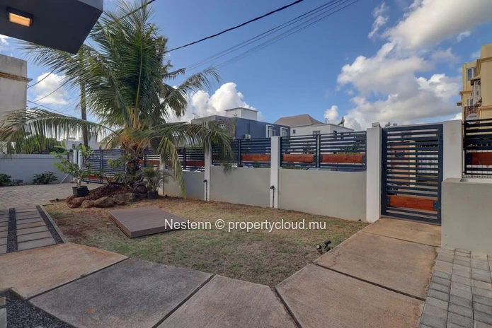 Magnifique villa de plain-pied fraîchement livrée avec piscine privée, dans un quartier résidentiel et paisible