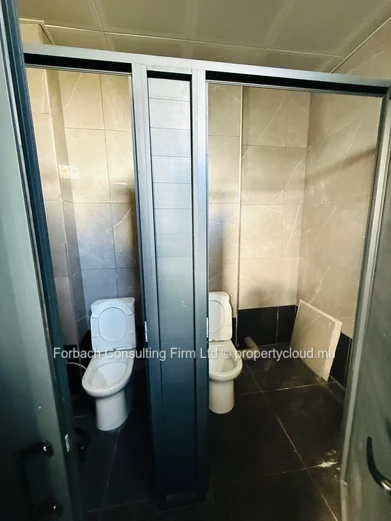 For sale : Prestigious Building ideal for offices and commerce 