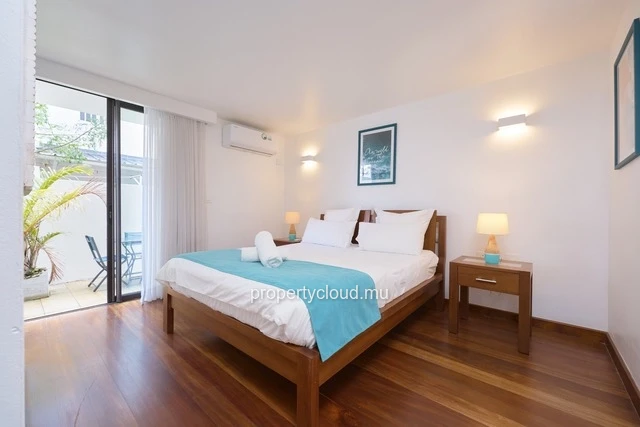 For sale: one bedroom suite apartment on the ground floor, furnished and equipped, accessible to foreigners in Mont C...