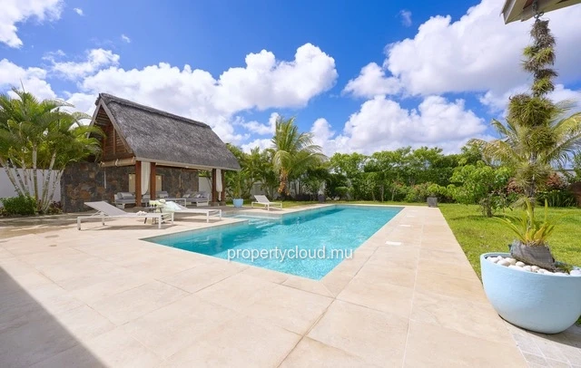 A vendre villa dans une résidence de prestige accessible aux étrangers. A deux minutes du centre de Grand Baie.