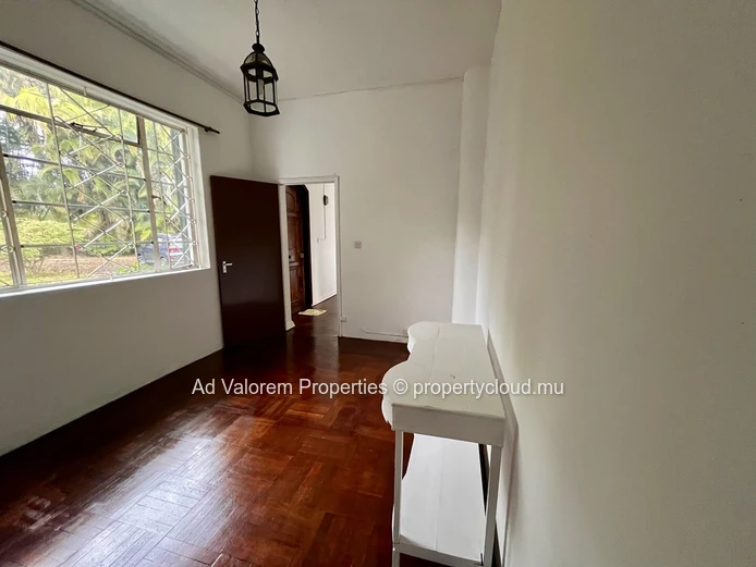 À Vendre : Grande Maison Familiale de Charme – Plein Cœur de Moka | 288 m² habitables • Terrain clos de 2 830,34 m2