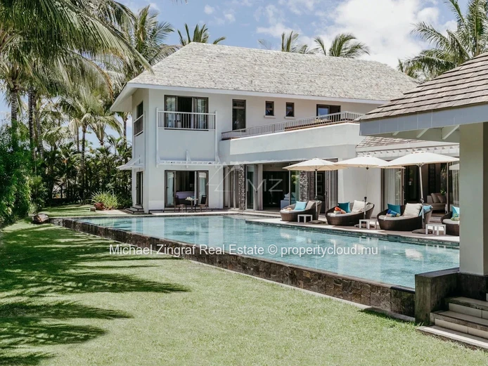Superb villa in Golf Estate