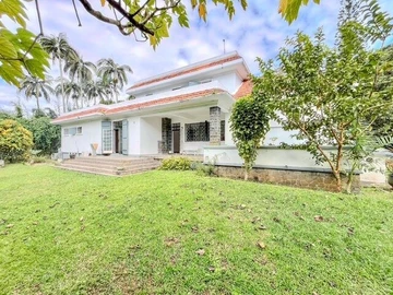 6 Bedroom House