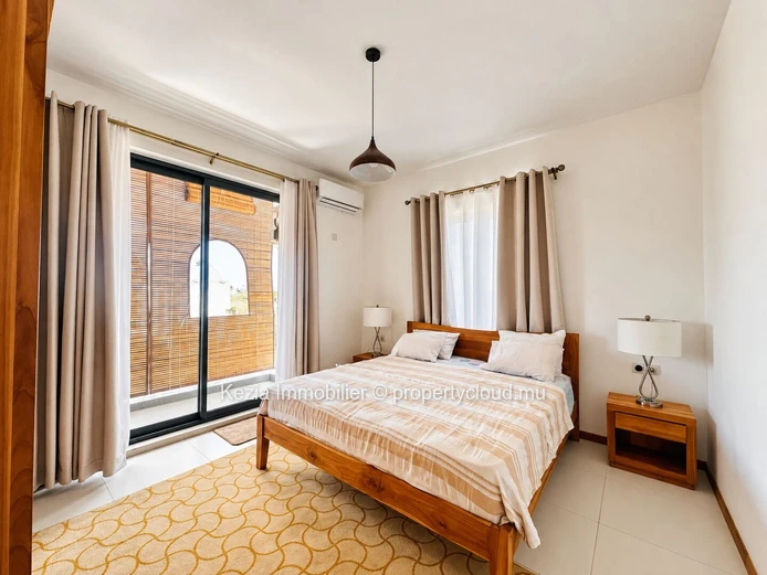 Contemporary Apartment Near Shops