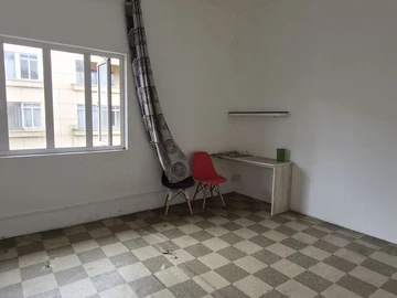 8 Bedroom Building