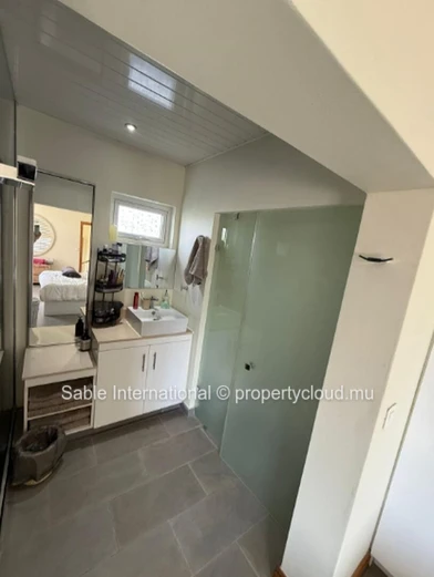 Luxurious Beachfront Penthouse in Péreybère with Easy Sea Acess and Resort-style Amenities! 