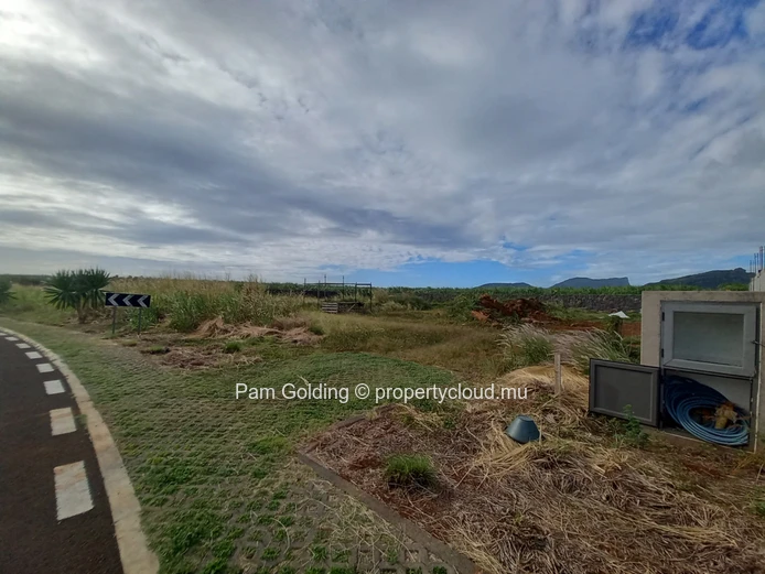 Land for sale in Tamarin.