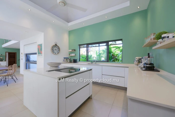 Villa Meublée avec Piscine Privée à Vendre à Cap Malheureux, Île Maurice