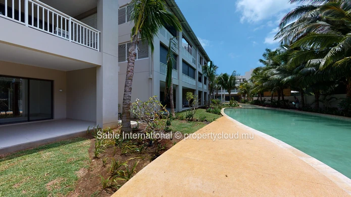 Luxurious Penthouse with Communal Pool in Péreybère, 101m² Living Space, Sea Access, Close to Amenities