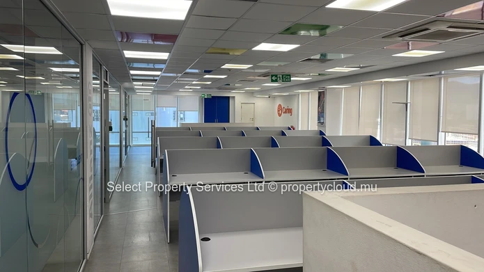 Espaces de bureaux meublés  à vendre à Ebène