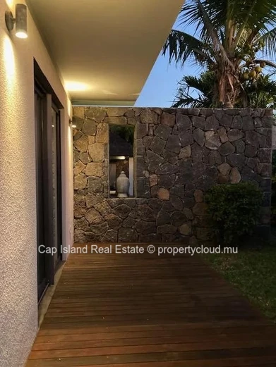 Grand Baie – Élégante villa de 4 ch avec piscine en roche volcanique