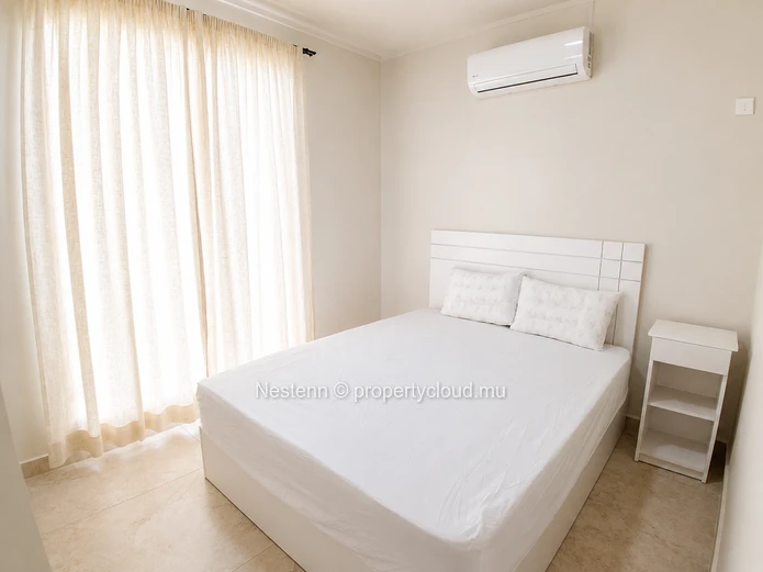 Modern 2-bedroom apartment + office