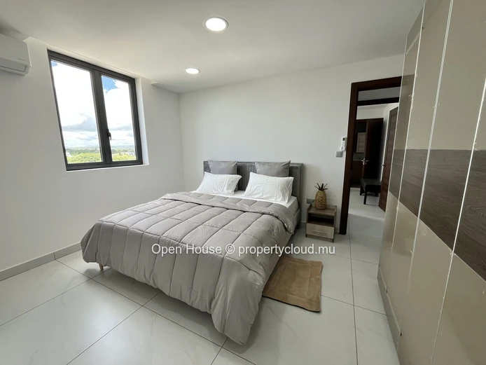 3-bedroom penthouse with private pool for rent in Péreybère
